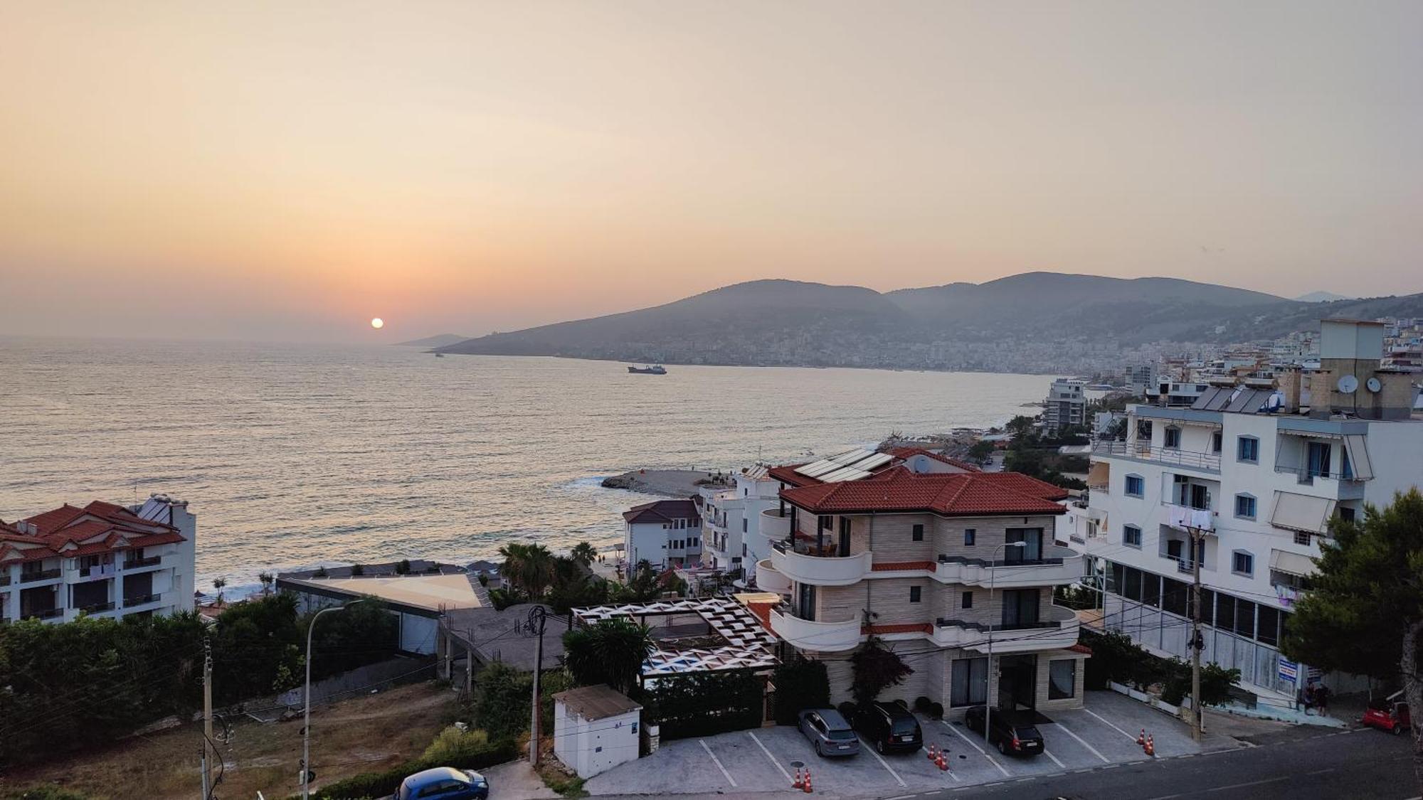 B&G Holiday Sarandë Exterior foto